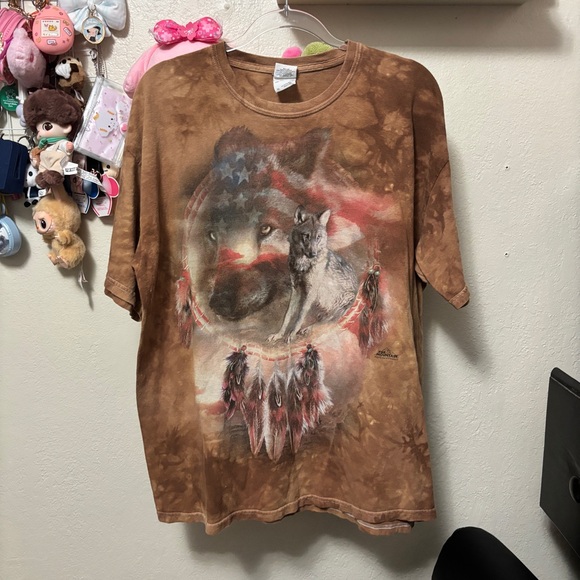 The Mountain Other - The Mountain Shirt Men’s Wolf Native American Patriotic Flag Dreamcatcher Tee XL